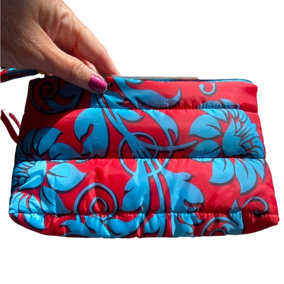 Estée Lauder Red and Blue Floral Recycled Material Zip Close Bag - Picture 4 of 8